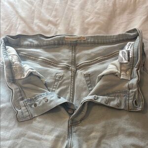 Light Blue Levi’s Ribcage Straight Ankle